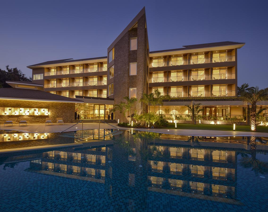 Kabir Hotel&Spa Vadodara Bagian luar foto